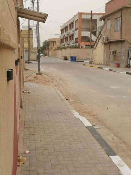 دار للبيع الجمعيات حي الخليج العربي م الرابعة قرب شارع بغداد قريب عن ساحه خدمات ثالث بيت عن المدرسة والروضة الشارع كله ٦ بيوت وجيران مثقفين
مساحه الدار ٢٢٠ الواجه ١١ والنازل ٢٠
غرف كبار وغرفه سويت ٤ صحيات كراج يتسع سيارتين
الاستفسار اكثر ***********
