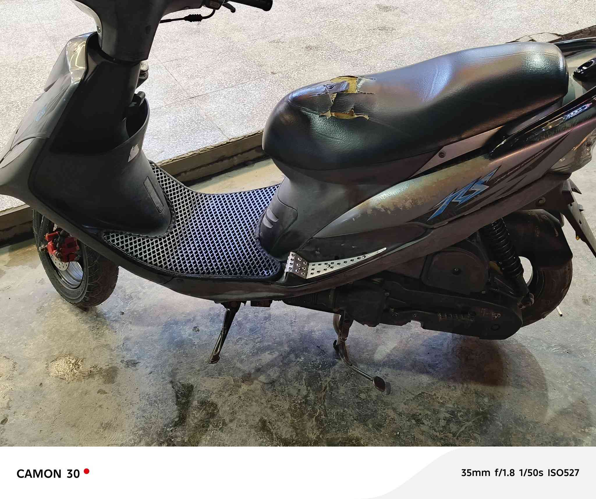 السلام عليكم دراجه ماكس عدله مال رمبه دراجه جديده بمعنى الكلمه ماكينه خارسه برغري ما مفتوحه بيهه مكان البلديات الرقم***********
