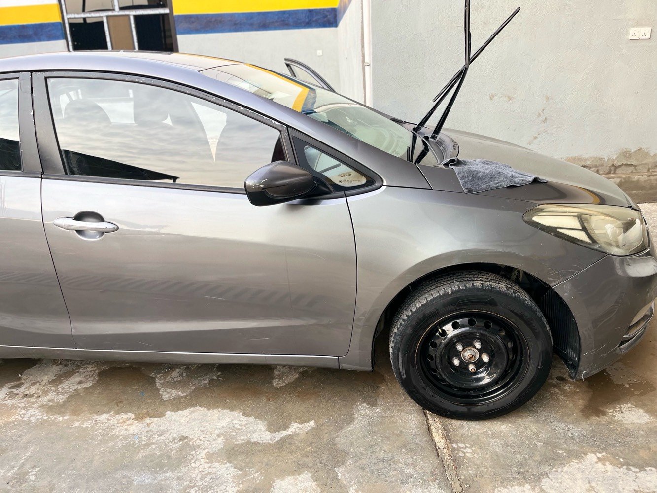 سلام عليكم سيراتو موديل 14 البيع مواصفات عاديه سياره بيها باب خلفي جه سكن مبدل وشويه بيها حالوب بل قماره وبيها شويه باردات سياره مكينه 1600ماشيه 450 الف ناقصه حداديه الصدر 
رقمً بابل مشروع وطني 
