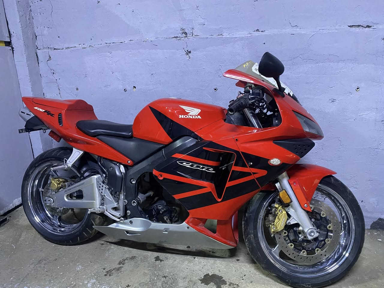 Rr 600 موديل 2003 سعر قفل 13 ورقه
كشر بلا مكينه شرط حاويه مماشي بالعراق ولا متر 
مكاني حله 
***********
