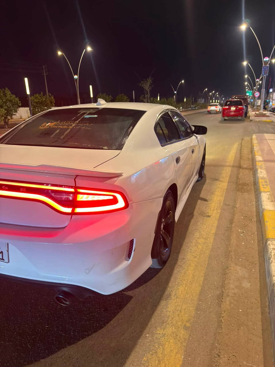 جارجر 2017 اصل  رقم واسط رقم دولي بأسمي
مواصفات SXT  شاشه كبيره كشنات جلد حضن ويل كب 18 بصمة تشغيل وابواب وتشغيل عن بعد  لايت زنون شمسي محرك 3600  كير تبريد ثلج  حداديه جديده عليها منظومه غاز السياره وارد امريكي حادث جاملغ وبنيد بدون ارباك والسونار موجود 
مكان السياره الناصريه مركز سعرها 165 وبيها مجال حك الجيه 
*********** واتساب
