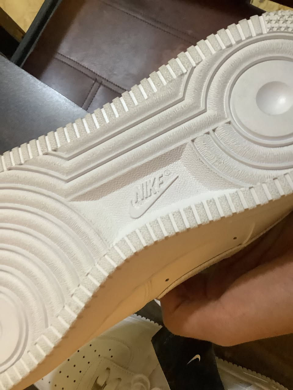 حذاء نايك Nike Air Force 1  اصلي قياس 45  سعر 50 وية توصيل  مكاني ديالى بعقوبة عندي توصيل إذا ما تقدر تراسلني اكتب في تعاليق واني أراسلك


**إذا كنت صاحب هذا الإعلان وتريد حذفه لأي سبب، رجاءا أرسل رسالة إلى الدعم الفني**