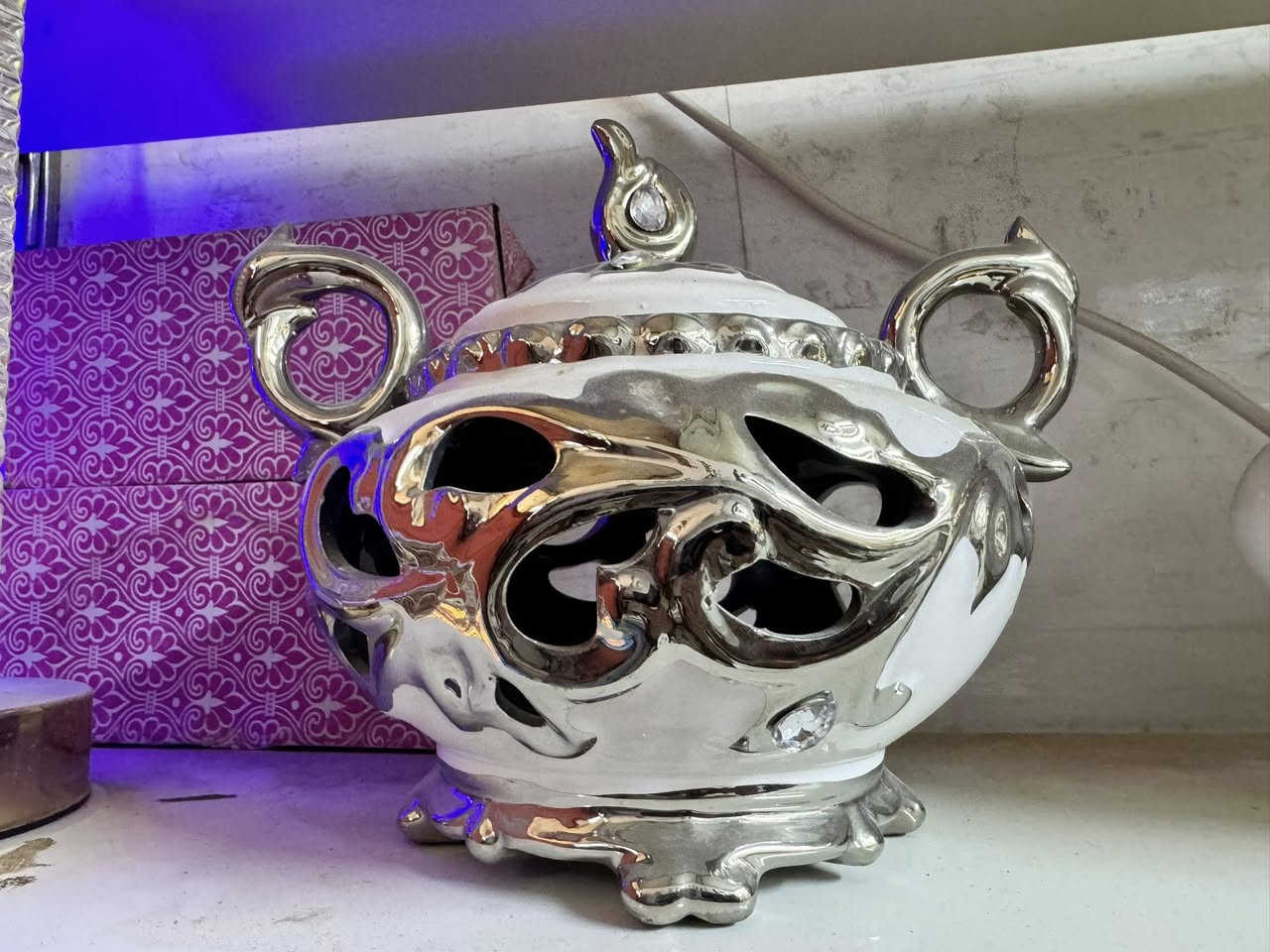 شلعة تحفيات تقريبا ١٥٠٠ قطعه بيه بعد كم شكل غير ذني ابيعهن شلعه القطعه على ٣ مكاني الحله 
***********
