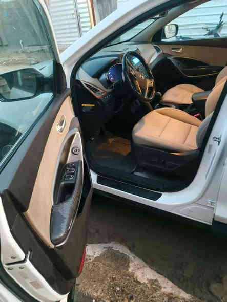 السلام عليكم ورحمة الله وبركاته سيارة للبيع سنتافي 2013 وارد امريكي مابيها اي ضربة كلين بس طخه دعامية فقط مكينة 2700سبور  مواصفات السيارة تحكم ستيرن تدفى كشن تبريد امامي وخلفي بصمة سيارة نظيفة مال بيت مكان بغداد الشعلة اي ستفسار اتصل على هذا رقم *********** سعر 135 بيها مجال
