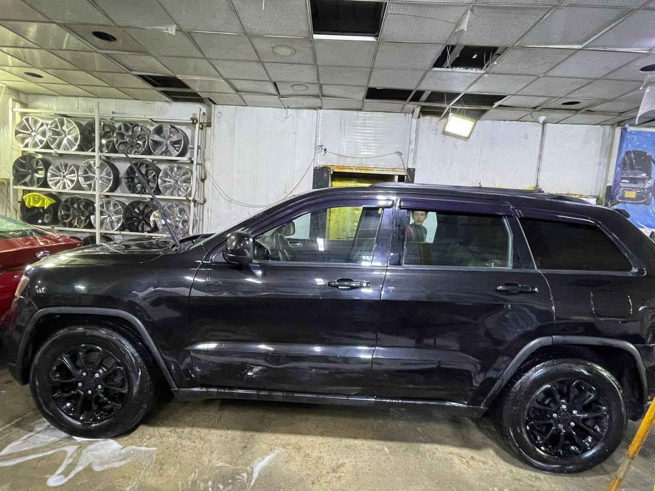 جيب شيروكي موديل 2012 وارد امريكي رقم بغداد السيارة بالناصرية مكينة وگير جدد طخم تايرات جديد السيارة جاهزة من كلشي بقية التفاصيل راسلني وادزلك السونار مالتها كامل وبخدمتك 
السنوية باسمي مداور ثاني يوم
رقم المبايل ***********
متواجد فقط واتساب اوعلى الخط
السعر 150 وبيه مجال حك الجيه
