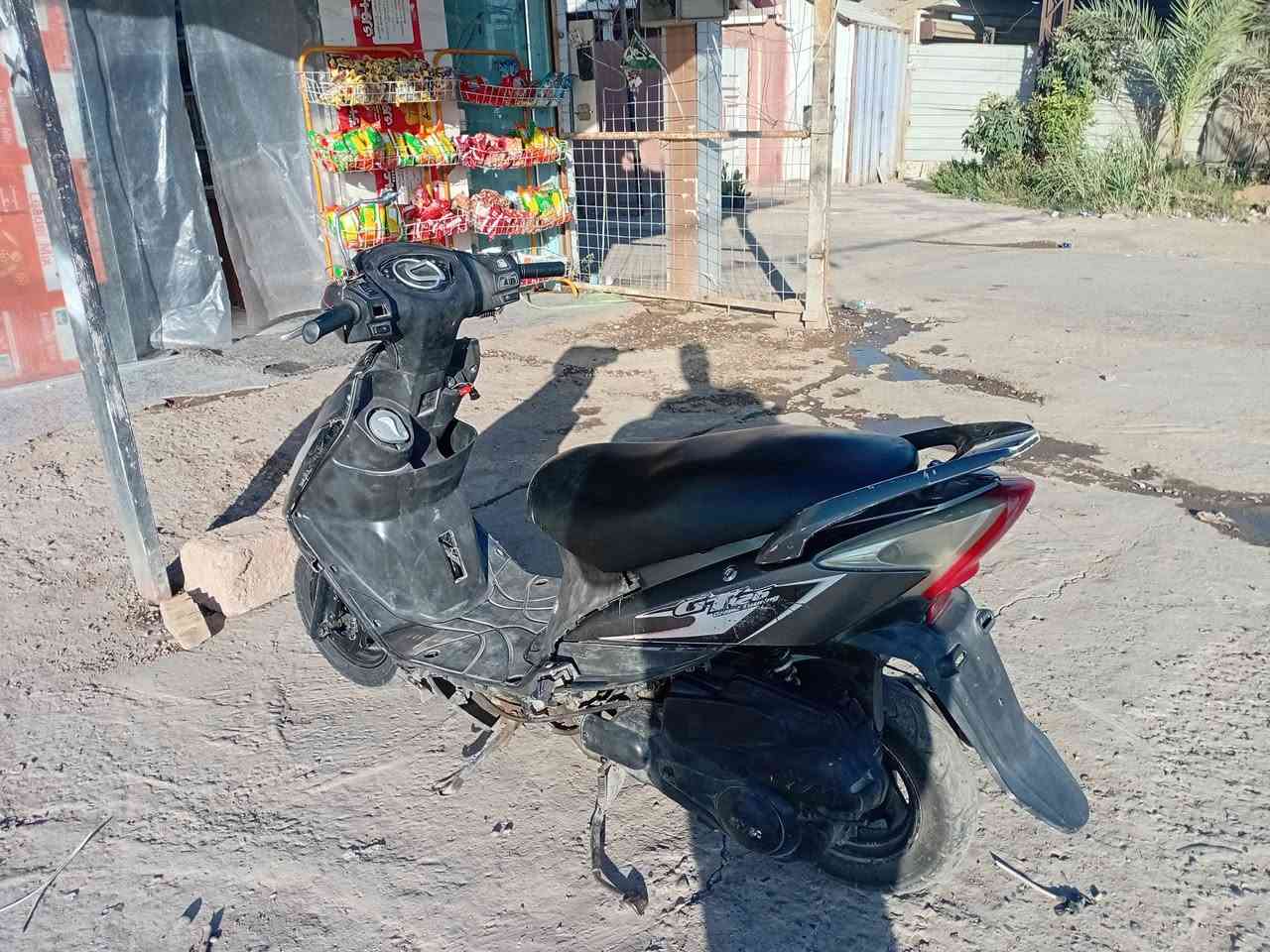 سلام عليكم دراجه سيام تيجي البيع دراجه نكره سلف نضافه 70بل 100سعر ٢٠٠ او بيه مجال شراي يتصل دراجه بي دخانه تكطع من 200فلوس تجفيت رقم الصال بي وتساب***********
