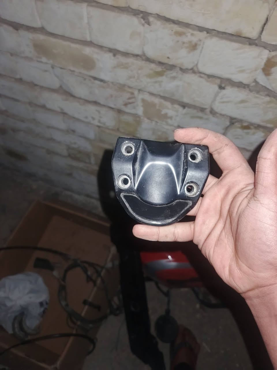 سلام عليكم غراض اربعه كير للبيع بيهن جديد وبيهن مستعمل شي قليل ضفيره +اثنين سوبايات +صالنصه كاتم+تانكي مال شلامجه بدون صفاحيات +صينيه سوده +مجمع مال لايت واشاير استيل+مجمع مال لايت واشاير أسود أصلي مال شلامجه+ستيرن اسود مال شلامجه جديد مامستخدم مكاني كنطره السلام ***********
