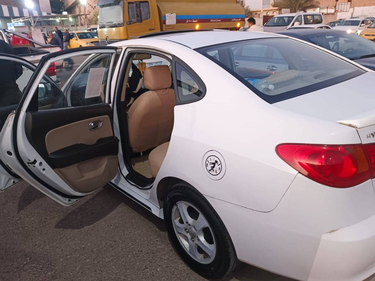 سلام عليكم 
النترا 2011 خليجي فول 
سلايت 
محرك كير خير من الله 
صدر امامي خلفي جديد 
رقم بغداد الدولي باسمي تحويلك ثاني يوم  
صبغ ٤ قطع صبغ فقط 
سياره مكفوله عدا بيها طعجه صغيره حك اربع اصابع فقط بل حوض من جوه طخت عندي بل طسه

للبيع او مراوس بكورلا
***********
