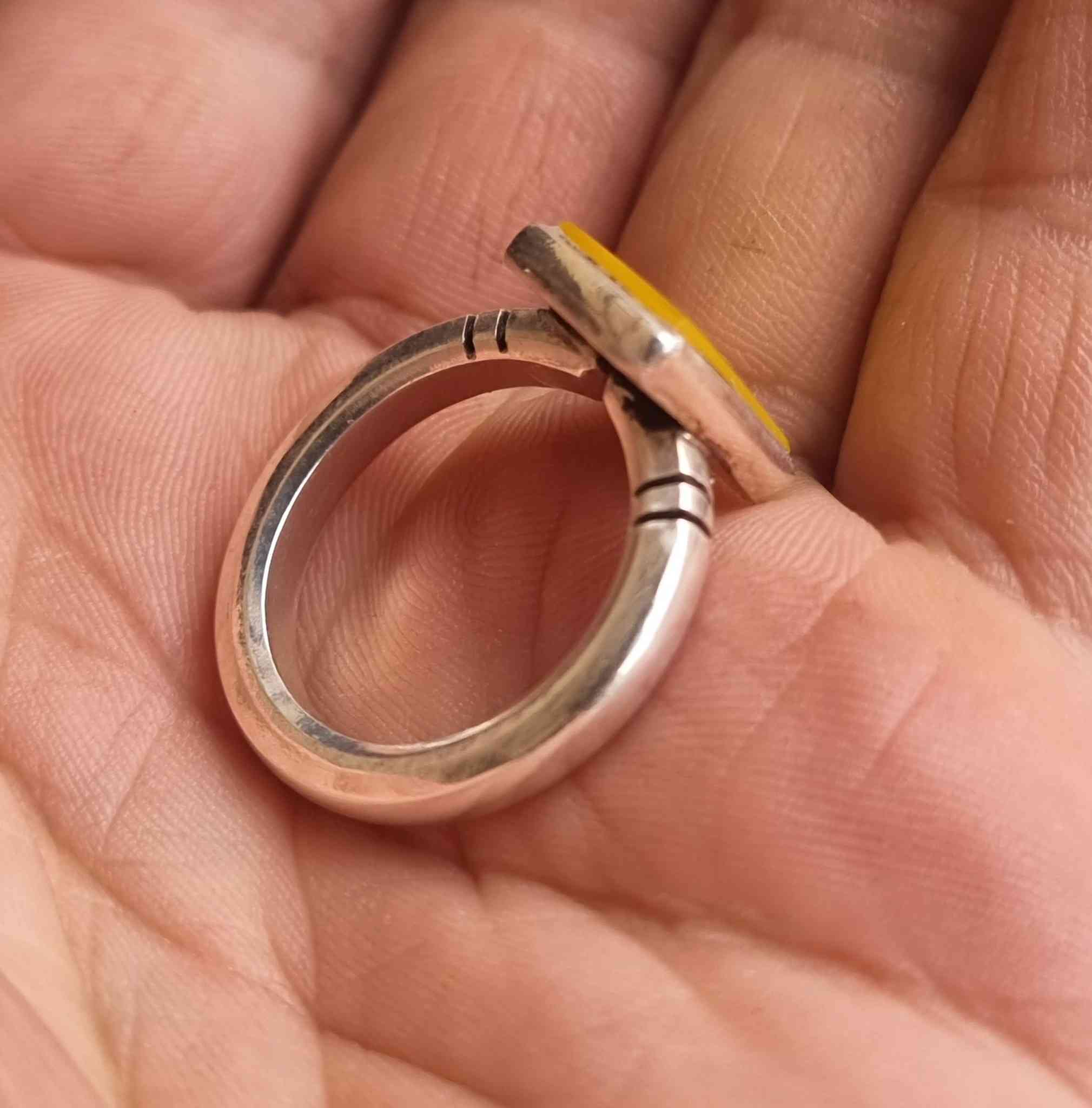 عقيق يماني اصفر مخطوط خط يدوي الاستغفار 
🍋ما شاء الله لاقوة الا بالله استغفر الله 🍋
بصياغه يدويه ثقيله للبيع مكاني بغداد يوجد توصيل إلى جميع المحافظات للبيع فقط فقط أحبتي الغوالي ما اراوس بس ابيع 
***********
