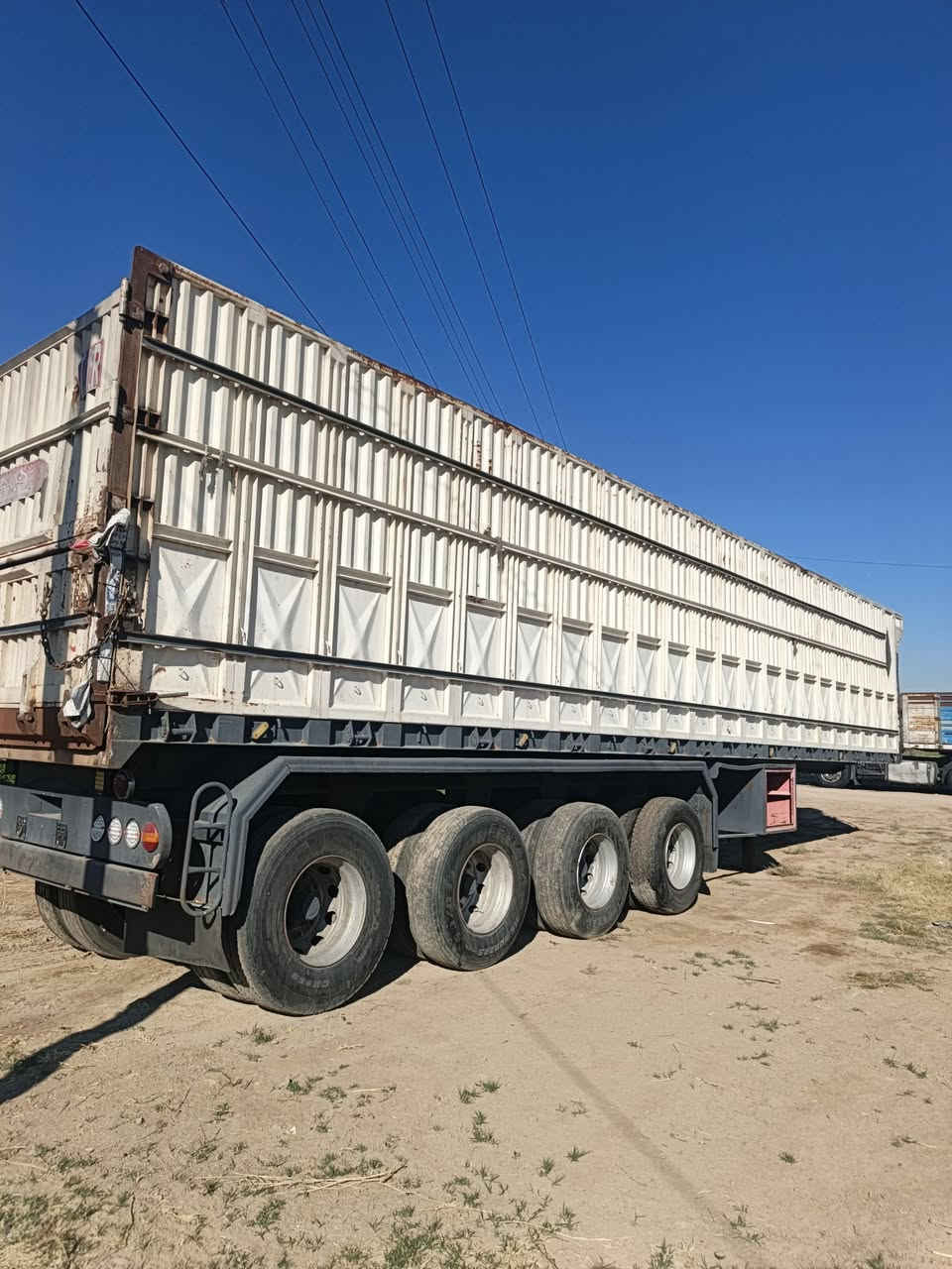 ياالله
سلام عليكم عربانه للبيع
قلاب 4محاور شاصي 16 دنكير 14
تخم تاير تخم بريك هوه جاهزه عربانه مكفوله
السعر 250اوبيه مجال للشراي 
*********** /مكانه بابل
