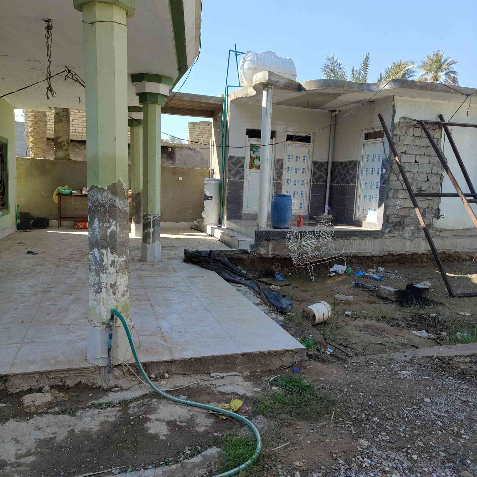 دار( للبيع  مع بستان المساحه دونم) في ناحيه سنسل قريه القلعه الثانيه 
يتكون من غرف عدد 4 + صاله + مطبخ + ستقبال + حديق ما مزروعه + كراج كبير 
للتواصل على الرقم  ‏‪0774 832 2571‬‏
مكلف بالنشر
