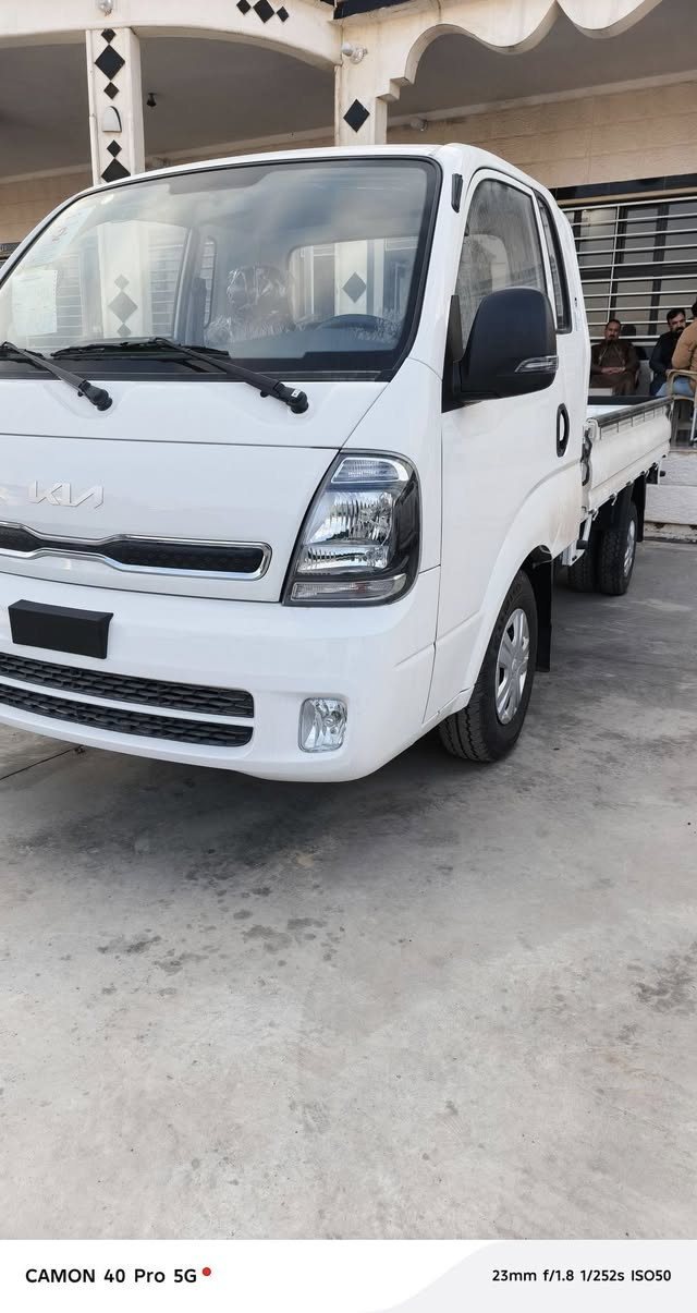 السلام عليكم
للبيع
كيه 2700 موديل 2025 ماشيه صفر منفيس 
العنوان:صلاح الدين الشرقاط
رقم الهاتف:***********
