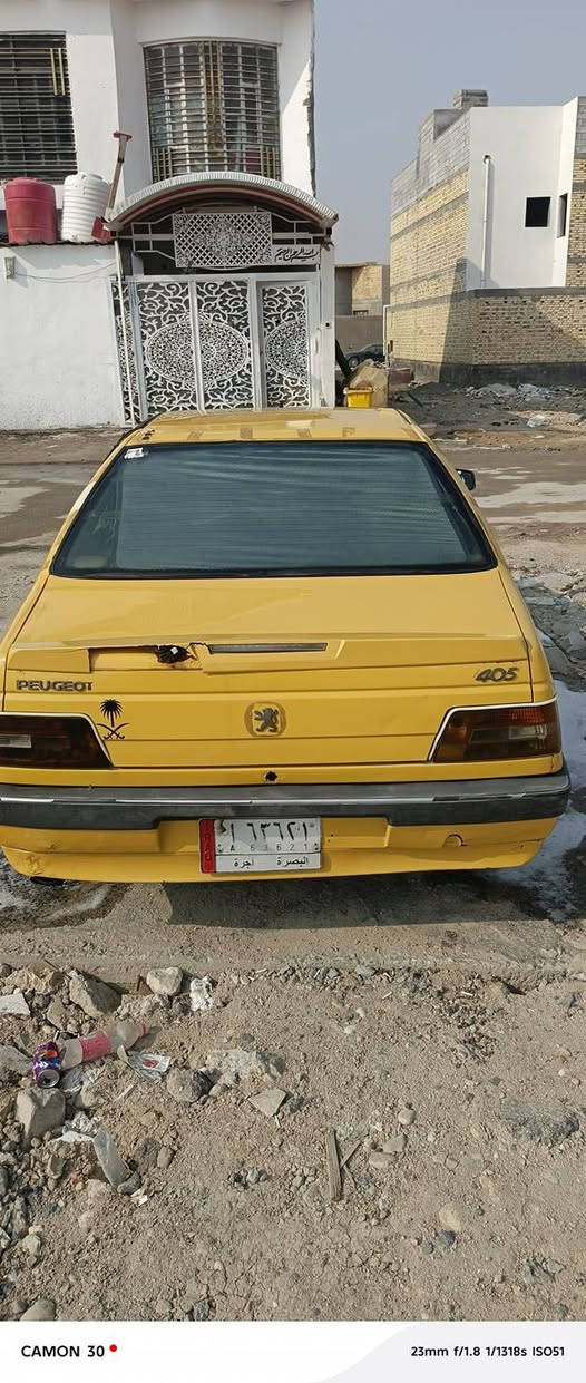 سلام عليكم بيجو ٤٠٥ مديل ١٦ كفالة عامة ما عدة بارد بلباب الورة السايق سيارة جاهزة تبريد ثلج تخم تاير حدادية كهربائيات كلها كاملة راعيها يريد تحويل مصفرة هيئة وغرامات بس لمكينة تنقص سعرها ٣٩ وبيها مجال  مكاني البصرة حي بغداد ***********
