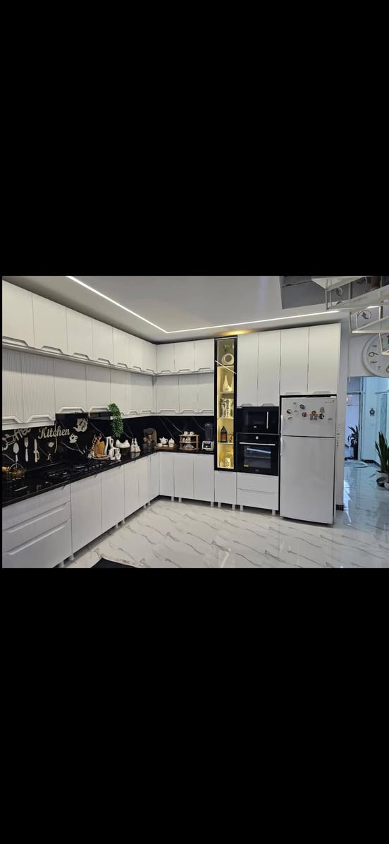 فر
دار للبيع طابق ونص 
المساحة ١٠٠م بناء حديث سقف مغربي فول سيراميك 

طابق الاول استقبال مطبخ وغرفة نوم وصحيات داخلي وخارجي درج داخلي الطابق الثاني غرفة نوم وصحيات وهول وسطح 

نوع العقار بلديه معاملة كامله بيها تسلسل 

سعر 62 وبي مجال

الموقع حي العسكري خلف صيدلية كردستان 

الاستفسار *********** او *********** او زيارة المكتب ارو
