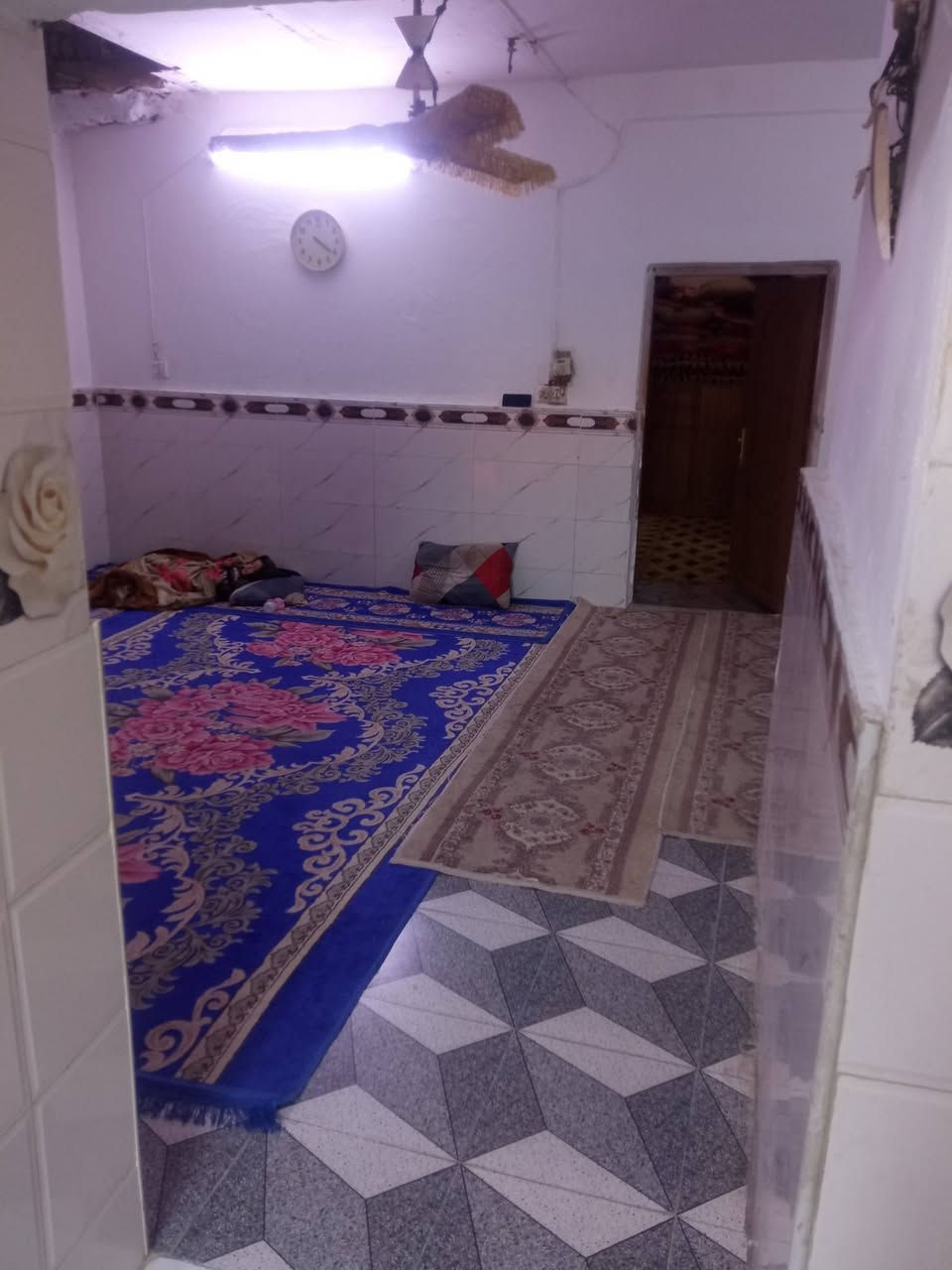 الدار للبيع.
مساحه 100 مكان حله ابو خستاوي قرب منصور سماج سعر 16 وبي مجال***********
