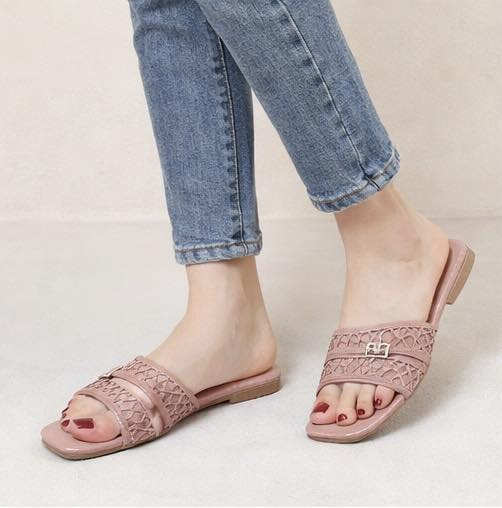 #اختياركم_الافضل_مع_الف_هلا🌸😍🌸
#سليبر_نسائي_بناتي🥰
#القياسات37____41😍
للحجز مراسلة البيج اولاتصال 
واتساب*********** 📱📞
#عنوان_بابل_البكرلي_الاولى_شارع_الاسواق_مجاور_شارع_المحولة_اوسنترالحليب❤️
