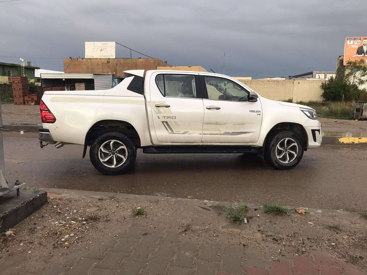 سلام عليكم عندي سيارة للبيع بيكم هايلوكس موديل (2020) ماشية (157) فول موصفات سيارة فور ويل تماتيك رقم بغداد سيارة جاهزة سعر 3شدات و عشرة اوراق مكفول كفالة عامة لعلوان ديالى بعقوبة هذا رقم موبايل (***********)
