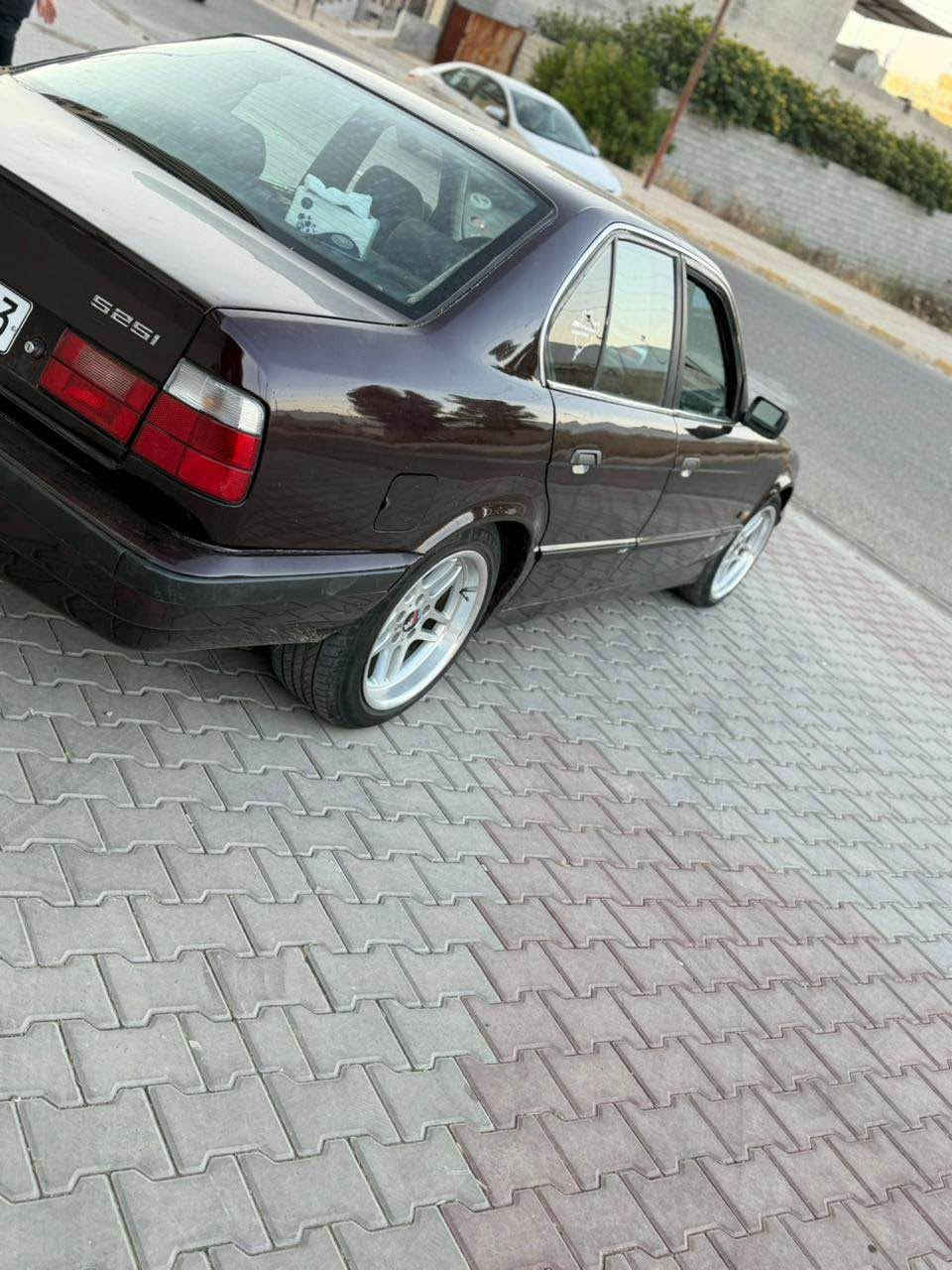 بي ام موديل 1990 سياره نظيفة بدون حادث صبغ عام جمالية دعاميه M ويل M كير و محرك بلشرط لا صرف ولا بخار صدر جديد سنويه لحد 2031 هزه جديده شرط التحويل السعر 53 
*********** كركوك, العراق
