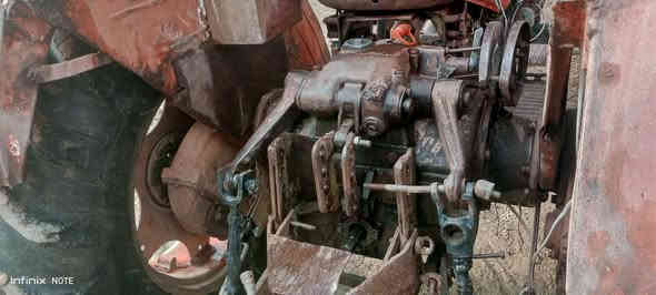 للبيع عنتر 71 موديل 1985 بدون 
مع عربانة 
بور ستيرن محرك كير بم هيدروليك خير من الله  نكرة سلف كهربائيات شغالة 
المكان بابل محاويل 
السعر 3850 
رقم الهاتف ***********
***********
