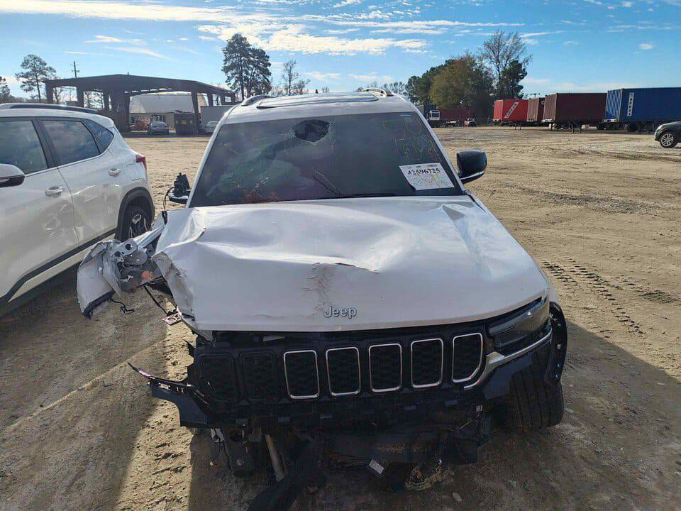 جيب لاريدو 2024
‏للبيع وارد امريكي
‏دخول جديد
‏6 سلندر
‏3600
‏ماشيه 30 الف
‏فول مواصفات
‏سياره حادث الموضح فقط
‏رقم السياره بغداد
‏السعر 180
‏الرقم  ***********
‏
