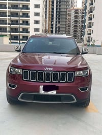 جيب شيروكي لمتدد٢٠٢١ وارد امريكي رقم بغداد  بدون ايرباك قطعتين صبغ بني...