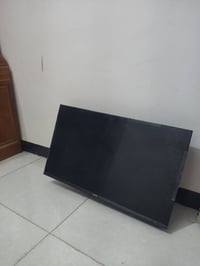 شاشة ٣٢ • نضيفه • ستلايت داخلي