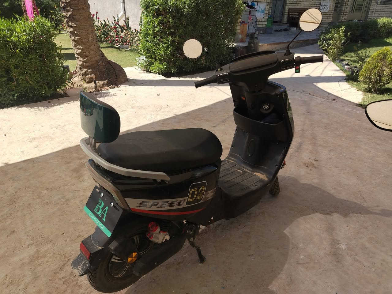 من رخصه المدير عندي دراجه جديده كلش ماشيه الف كيلو صارله ٣ أشعر عندي استخدام قليل سعرها ٧٥٠ الف بيها مجال بسيط العنوان بغداد تاجيات لاستفسار اتصل على الرقم ***********
