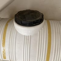 للبيع تانكي مستخدم شي قليل 1000 لتر مع البواري مال التاسيس مع ماطور ما...