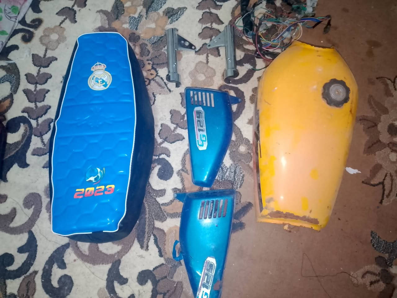 اوياله دبل سيم خلفي وامامي وتانكي وكشن وضفيره واذانات مال دبلات جدد كلهن مراوس بوياله مال نامه سيم ‏‪مكاني ديوانيه نسيج
(‏‪***********‬‏)
