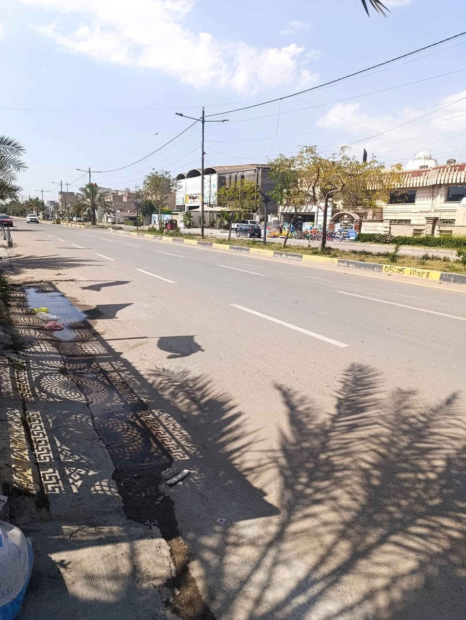 بيت للبيع في موقع متميزمساحة300م ونزال 30بيه5غرف نوم واستقبال ومطبخ وصاله وحديقه داخليه وخارجيه الديكور نقش مغربي الموقع  البنوك شارع الفتلاوي ***********
