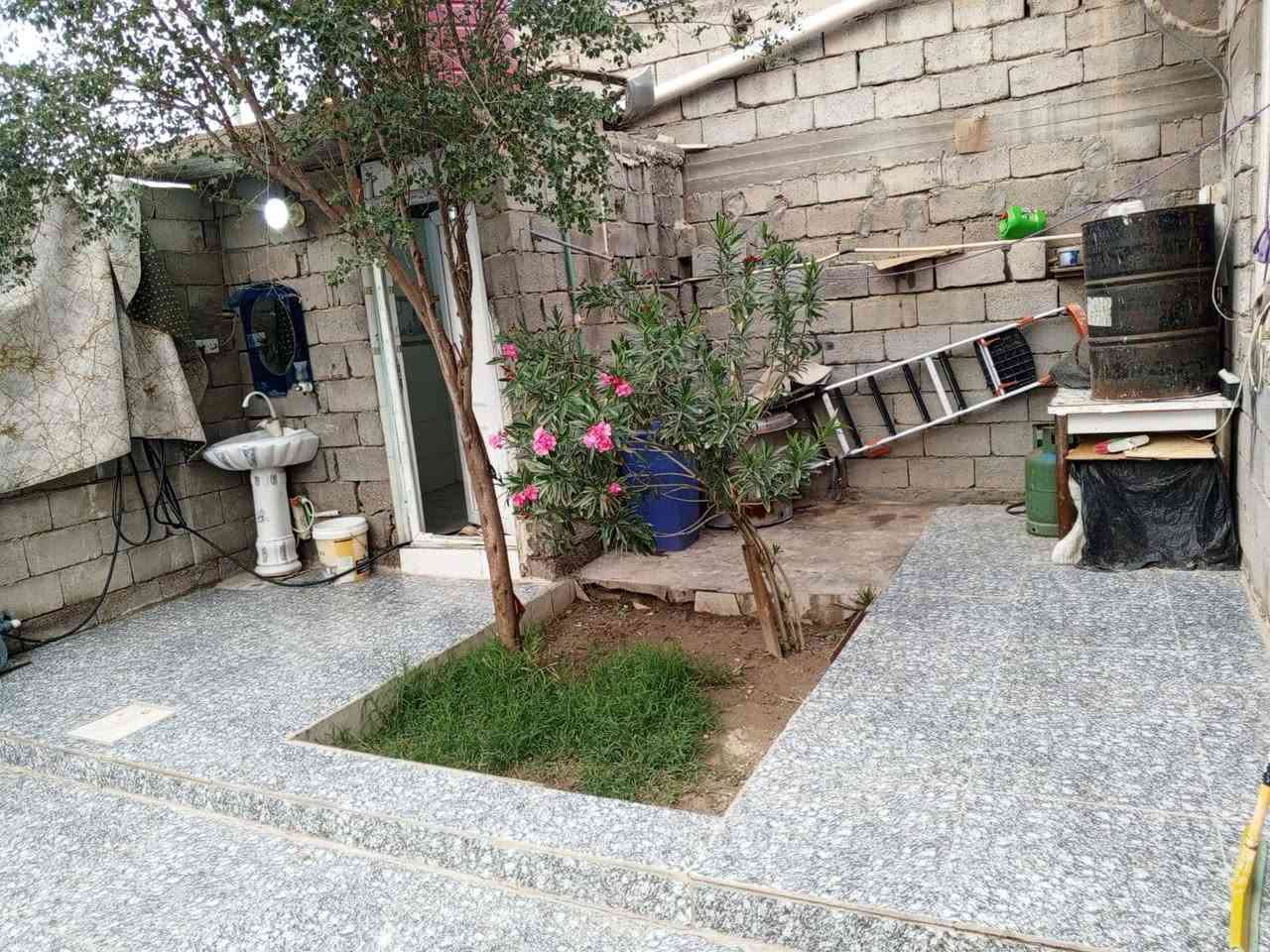 بيت للبيع بصره شط العرب كباسي شارع بيت صيهود بي قرفتين او هول او ستقبال او حمامات داخلي او خارجي منور بي او متى واره البيت متروك او متر كدام البيت المساحه 240 الواجهيه ماملبوخه سعره 125مليون ***********رقم صاحب البيت بي وات ساب البصرة, العراق
