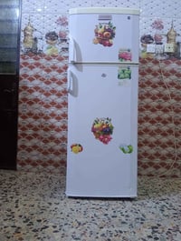 ثلاجة ١٠ قدم • نضيفه جدا • توصيل