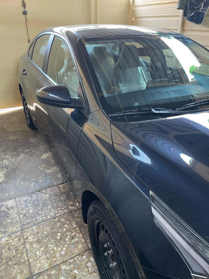 السلام عليكم سيراتو 23 محرك 1600 دوش رقم بغداد ماشيه 27 وقابله للزيادة السياره مكفوله مدوشمه عام 
السعر 158 وبيها مجال قليل 
***********
