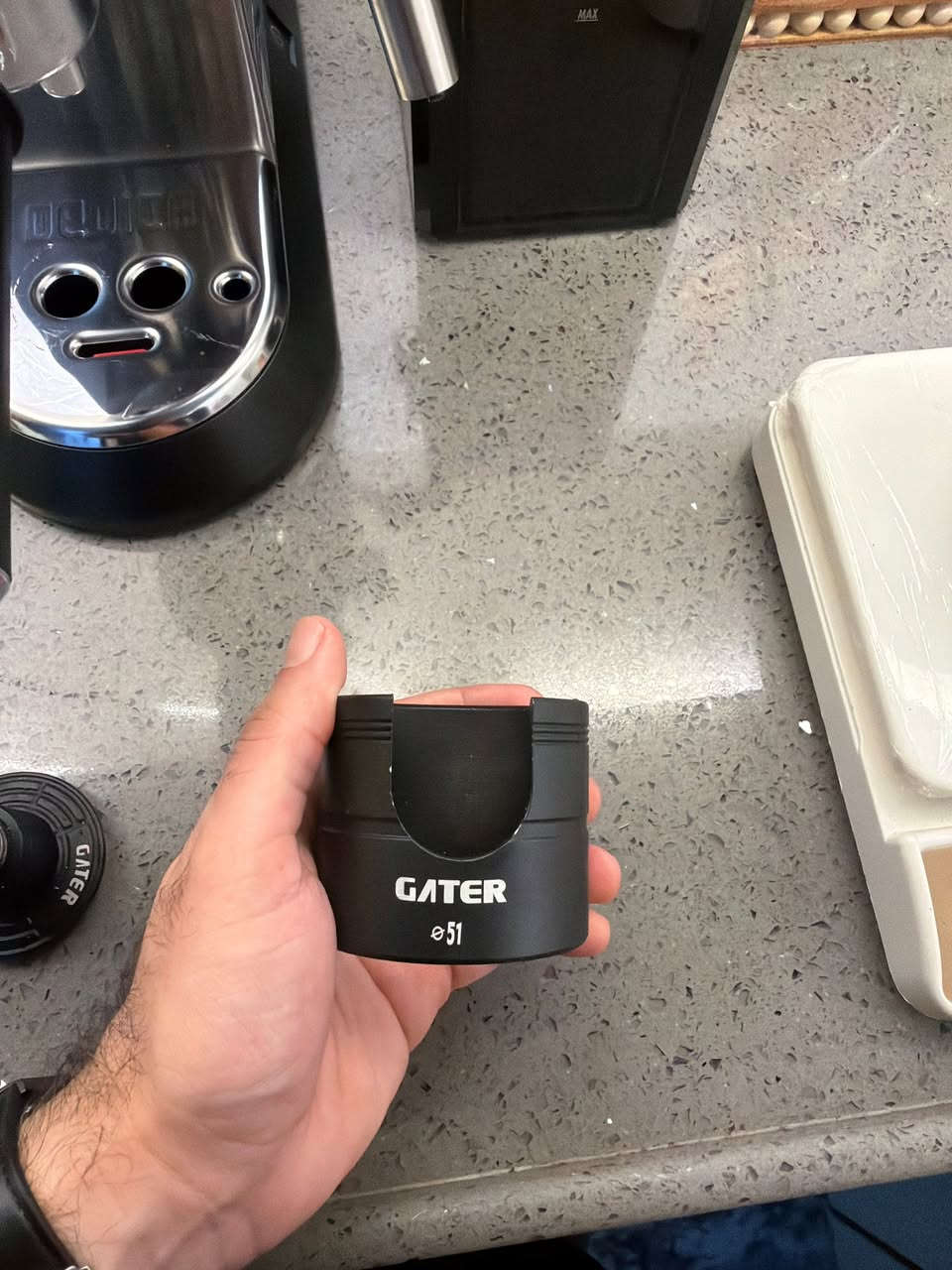 السلام عليكم 
ديلونجي ديدكا E685 للبيع استعمال شخصي اقل الشهر نظافة 100% وياها بورتفلتر مكشوف ستانلس ستيل ثقيل وتامبر وقاعدة بورتفلتر .
كل غراضها كاملة والكارتونة موجودة بكل تفاصيلها .
سبب البيع اخذت موديل احدث .
السعر المطلوب ٢٠٠ الف 
مكاني بغداد الحرية


**إذا كنت صاحب هذا الإعلان وتريد حذفه لأي سبب، رجاءا أرسل رسالة إلى الدعم الفني**