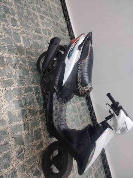 السلام عليكم ورحمة ماكس عدله للبيع الدرجه كلش نضيفه السعر ٥٠٠ وبيه مجال المكان بغداد الجديده يم الملجه الرقم ***********
