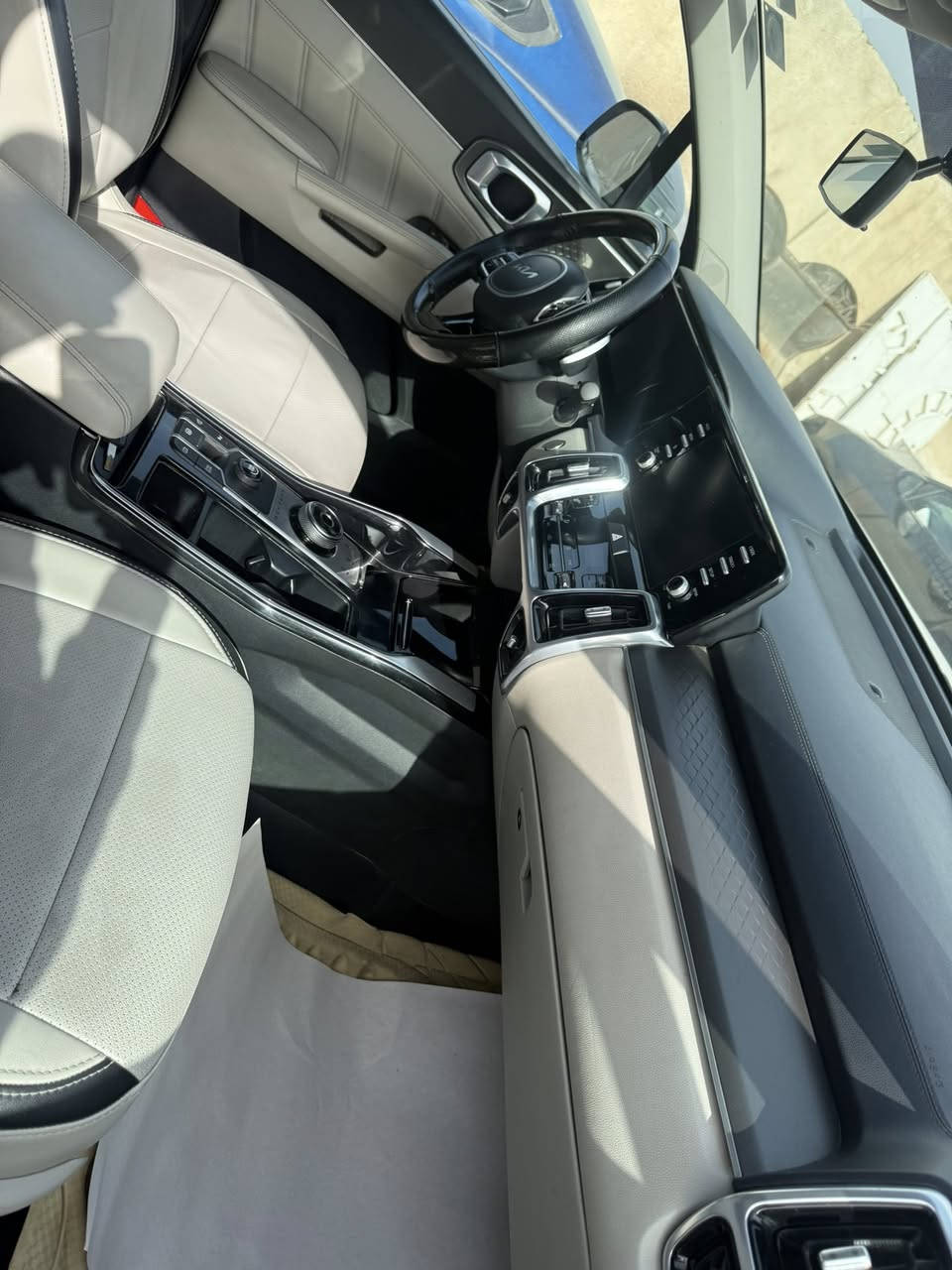سورنتو خليجي موديل ٢٣ فول مواصفات الشركه رقم بغداد ماشيه ٥٠ الف مكفوله من الصبغ بيها شخوط مكاني شهداء البياع السعر 277$رقمي ***********
