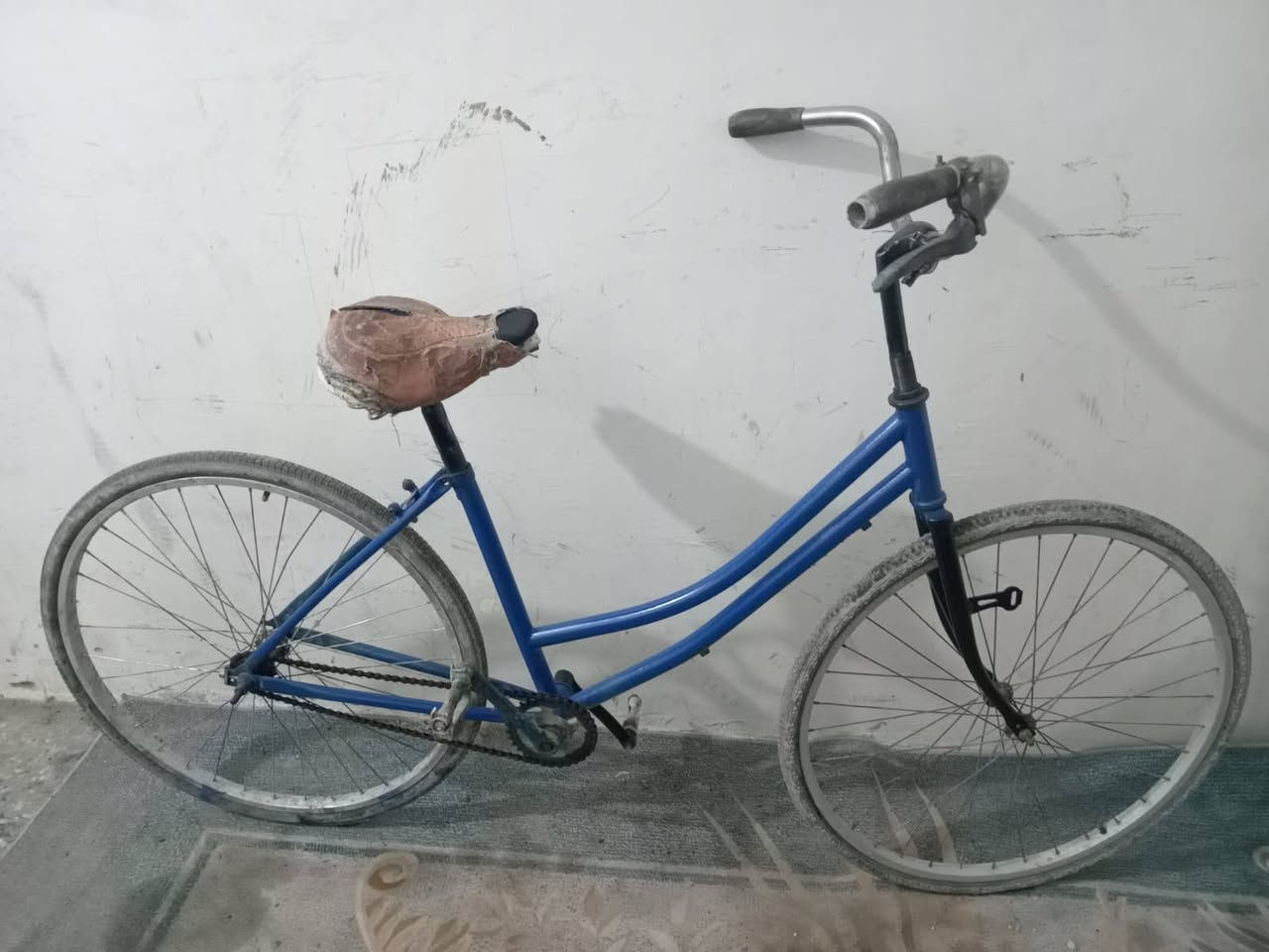 سلام عليكم بايسكل بناتي حجم ٢٦ سعر ٥٠ والازرك ٢٥ للاستفسار مراسله او الاتصال ***********
