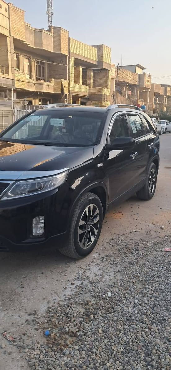 سلام عليكم سيارة سورنتو موديل 2013 سيارة بيها قطعه صبغ خليجي مكينه ٦سلندر ٧راكب بيها  صبغ وحده خليجيه سيارة مكاني بغداد البياع متواجد واتساب رقم الهاتف *********** بيع او مراوس حسب القناعه سعر  158وبيها مجال
