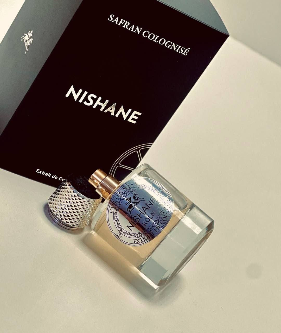 عطر نيشاني سافران كولجنيس اكسترايت دو كولجين 100مل" (Nishane Safran Colognisé) [1، 2] 🖤🎩🟰👑
 عطر جلدي للجنسين،
المكونات: يتكون من مزيج من الزعفران والحمضيات (مثل الجريب فروت الوردي والحامض) والفلفل الوردي والماغنوليا، مع قاعدة من الجلود والعنبر والمسك [1، 6].
الثباتيـة تجننن ويعتبر عطر صيفي ✅
المنشأ ~ تركيـا 🇹🇷
سعـر الـقُطعة/ 25
سعـر القُطعتين / 40
التـوصيل بغداد 4 ومحافظات 6
──────────────────
أذا منتـج ثاني وياة سعرة عابر 10يصير خصم :-
سعـر الـقُطعة / 20تواصل انستا/ ماريـا ستـور💄👄


**إذا كنت صاحب هذا الإعلان وتريد حذفه لأي سبب، رجاءا أرسل رسالة إلى الدعم الفني**