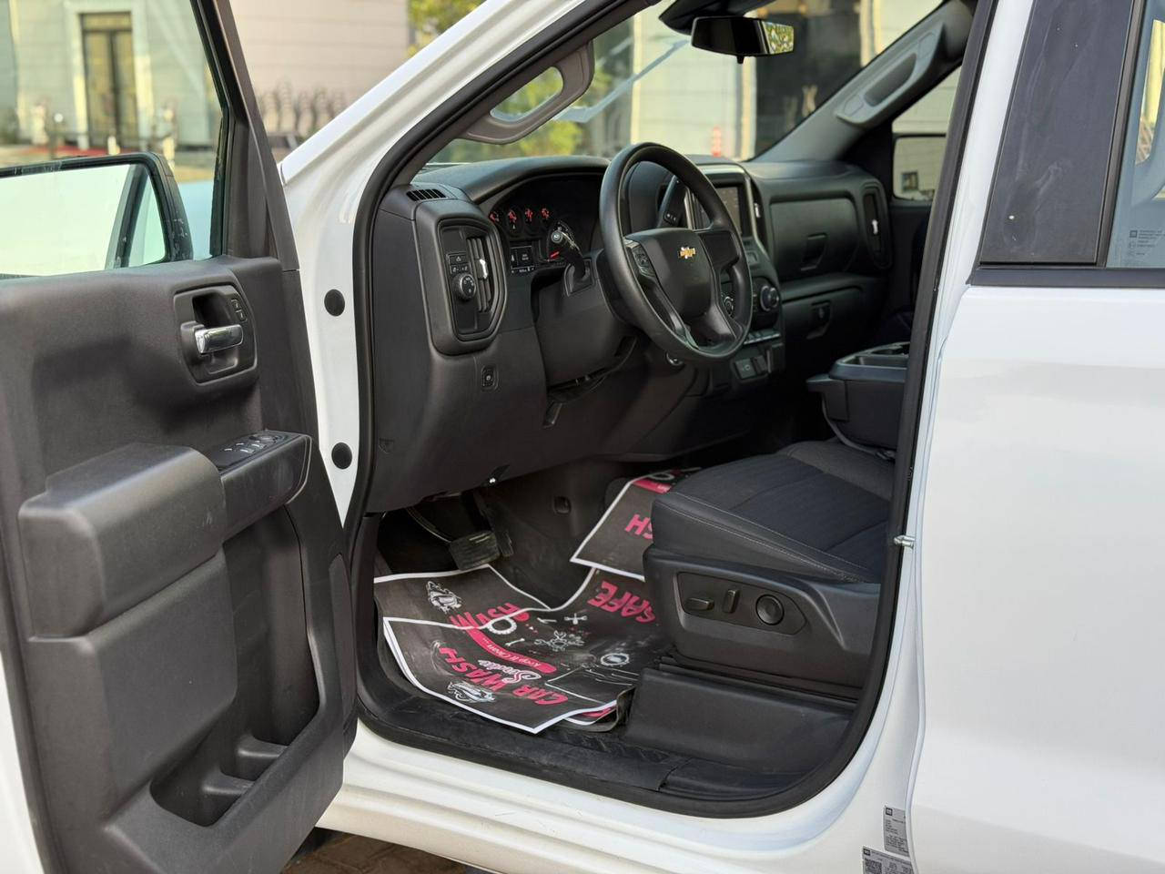 السلام عليكم سلفرادو 2023 باب طويل بدي قصير ضربتهة كلش خفيفه وخلفيه محرك 2700 تيربو اقتصاديه 4 سلندر السياره جاهزه من كل النواحي السعر 245 وبيهة مجال للاستفسار ***********
