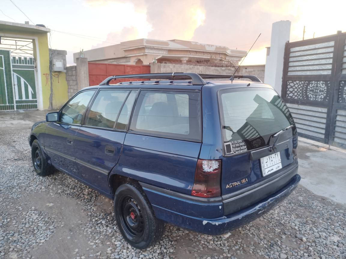 استرا للبيع موديل 1992 كير عادي ومحرك وكير شرط حجم 16صاحبها موجود شرط الوكاله والتحويل سنويتها لل ٢٠٢٧ بيها كابون مال بانزين صبغ مابيها ابد بس دوائر فقط السعر 46وبيها مجال بسيط للإستفسار *********** موصل, نينوى
