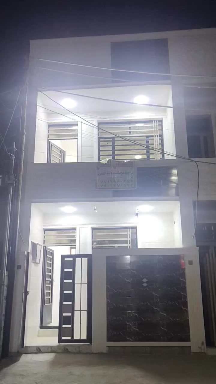 مشتملات عدد 2للبيع
يحتوي الواحد على استقبال ومطبخ وخدمات و منور جوه وفوق غرفه كبيره وغرفه صغيره وطابق ثالث بي غرفه صغيره و بيتونه وسطح 
واجهه/4امتار و 10
نزال/11
مساحه/46متر 
بناء 2026 
الموقع/الشعب وره جامع جهاد قرب شارع العام الرئيسي و شارع عدن 
للاستفسار/‪***********
               ‏‪0777 238 4893‬
او مراجعه مكتب دلاليه العامري 
موقع المكتب/ الشعب بشارع اسواق فدك
