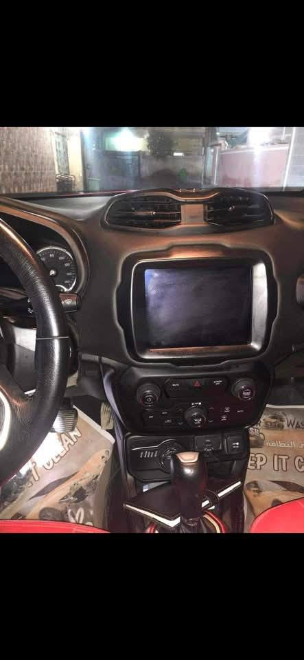 السلام عليكم 
جيب رينكد ٢٠١٨ فئة ترايل هوك للبيع 
مواصفات فول 
بانوراما ٢ وبصمة وشاشة كبيرة الخ
حادثها بنيد وجاملغ
ماشيه ٨٥ الف كيلو متر
رقم بابل ومكانها الحله 
السعر ١١٢
***********
