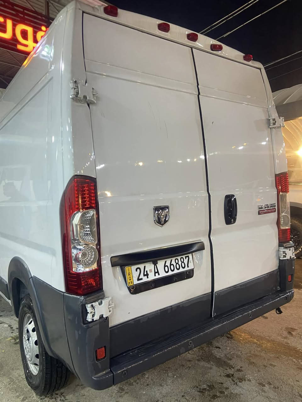 السلام عليكم
دوج رام كرفان برو ماستر 1500 
محرك وكير اوبما او جارجر 6 سلندر بانزين مكفولات 
رقم دهوك باسمي السياره كولش نضيفة للبيع فقط 
مكان السياره بغداد
نقص السياره فقط صدر 
تحويل مباشر 
للاتصال ***********
