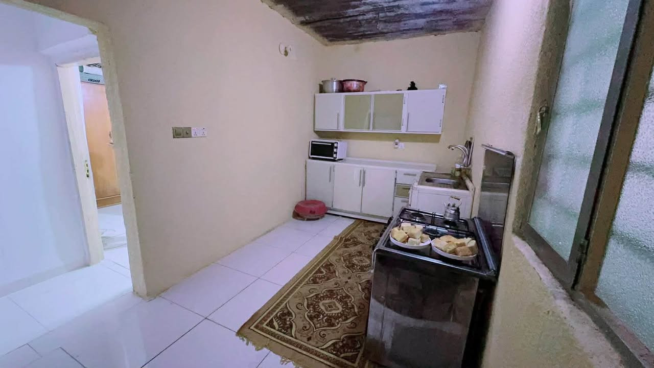 السلام عليكم بيت للبيع مساحه 81 واجهيه 9في 9 خدمات مجاري ماي  وطني مولد تبليط العنوان  كربلاء حي الامير خلف المول البيت بلديه وبي معامله  السعر43وبي مجال ***********
