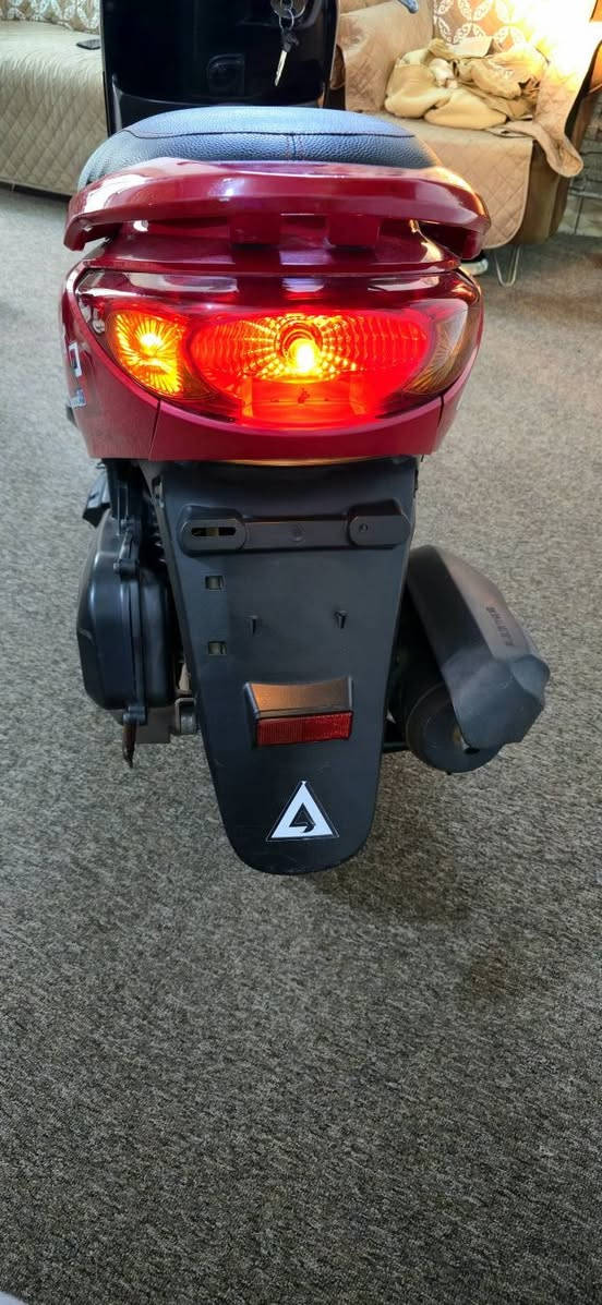 سلام عليكم اخوان دراجة بريز بغبغاء جديدة مال رامبة ماشية ٢٥ الف حقيقي لون احمر طماطه دراجة مكفولة كفاله عامه برغي واحد مامفتوح بيهة ويجي ويها كفر اممي ابيض والاحمر موجود مكاني الزعفرنية للاستفسار ***********
