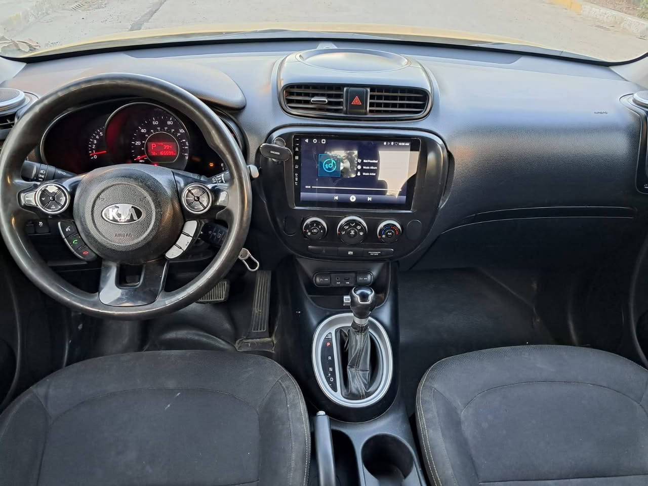 السلام عليكم كيا صول موديل ٢٠١٤ وارد أمريكي ضربتها جاملغ عكس السايق وبيها ثلاث قطع صبغ بدون تبديل مكينه٢٠٠٠  جاهزه على اخر حبايه تخم تاير صدر أمامي خلفي نضيف رقم بغداد انكليزي باسمي مشروع وطني شاشه كامره تحكم ستيرن جهتين فول موصفات سبورت مانع تزحلق العنوان بغداد مدينه الصدر الهاتف ***********واتس السعر ٨٨وبيها مجال
