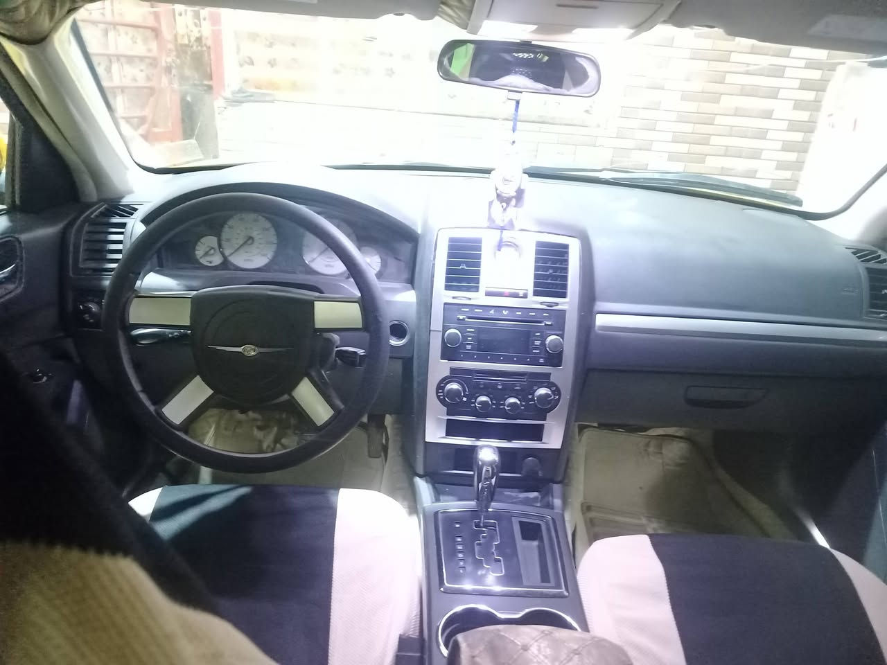 سلام عليكم وبامأ 2009أصل سياره رقمه ميسان وخطه عماره بغداد  مكفوله من التبديل من الكصه سوناره موجود بل المنشور سعر 90وبيه مجال ***********
