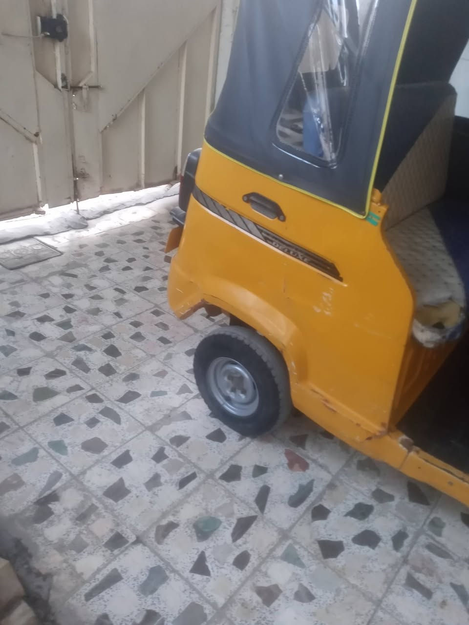 السلام عليكم تكتك تي في اس موديل ١٨ شهر ١١ بالاوراق مكتوب موديل ١٩ اورقها شركة الرتاج اورقها كاملة واصولية بسمي كبل تحويل بسم المشتري مكينة مكفولة من تنقيص تبخير بيها ضربة بالصفحة من جهة اليمنى مثل ماموضح بلصور الباقي بلادي السعر ٢٨٠٠ مليونين وثمنمية وبيها مجال المكان بغداد الحسينية مال الراشدية ملاحظة مامتواجد على الفيس الشري يتصل ***********
