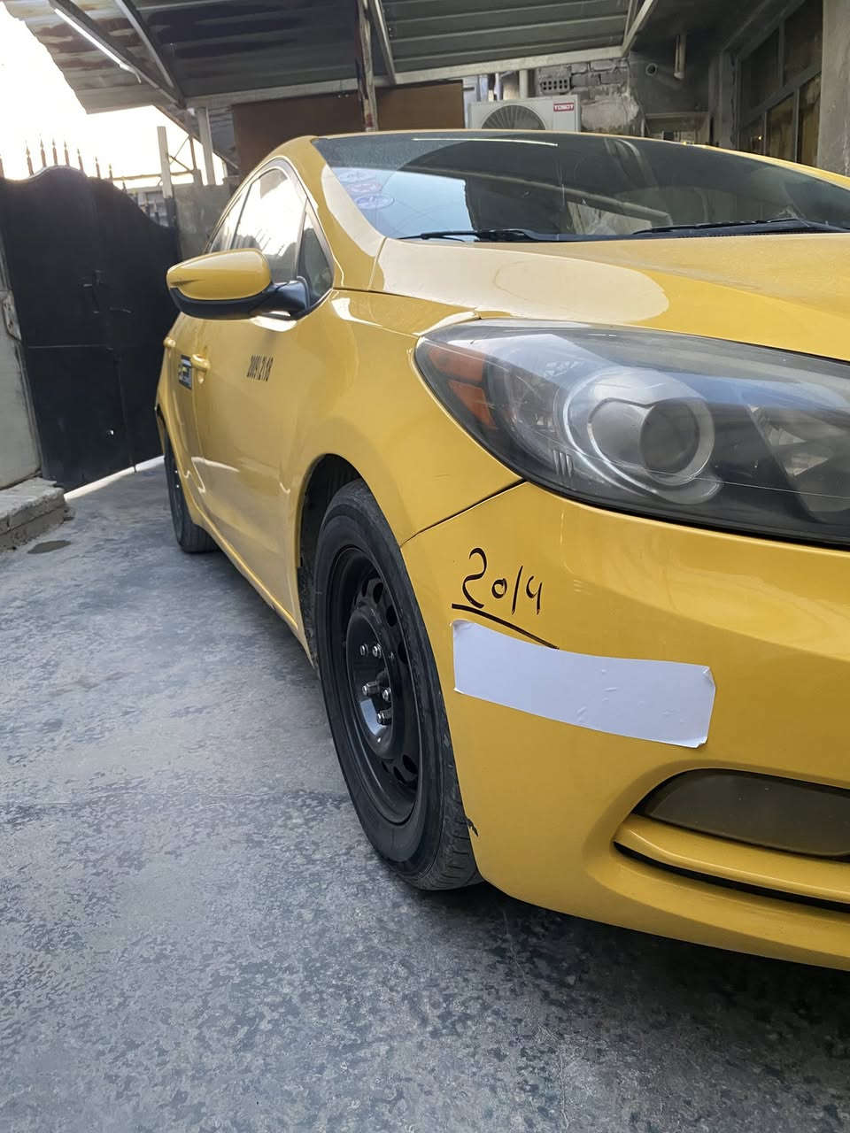 سلام عليكم سيارة كية فورتي موديل 2014وارد امريكي حادثهة جاملغ امامي بدون دواخل وبل عراق بيهة طخة  بل جاملغ لخلفي سيارة كلش حلو ونضيفة مكينة دوش كير خير من الله سعر 100بسمي اذا اكو مراوس بسوناتة او اوبتمة مقدس رقم الهاتف ***********مكان بغداد البلديات
